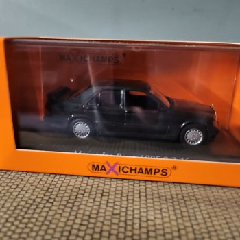 1/43 Maxichamps MB 190 E 2.3 -16 (W201) 1984 schwarz metallic 940 035601